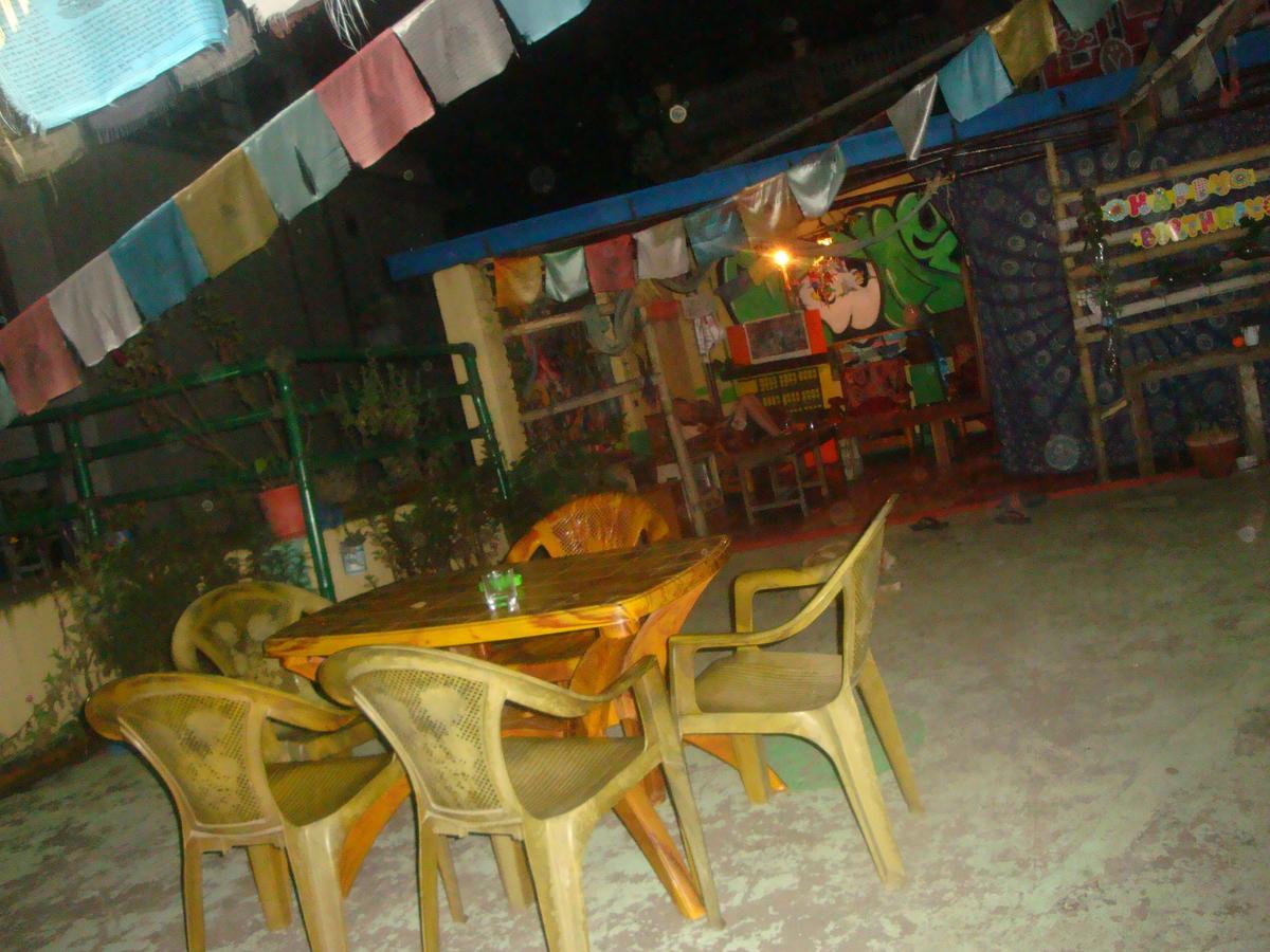 The Nepali Hive Hostel Kathmandu Bagian luar foto