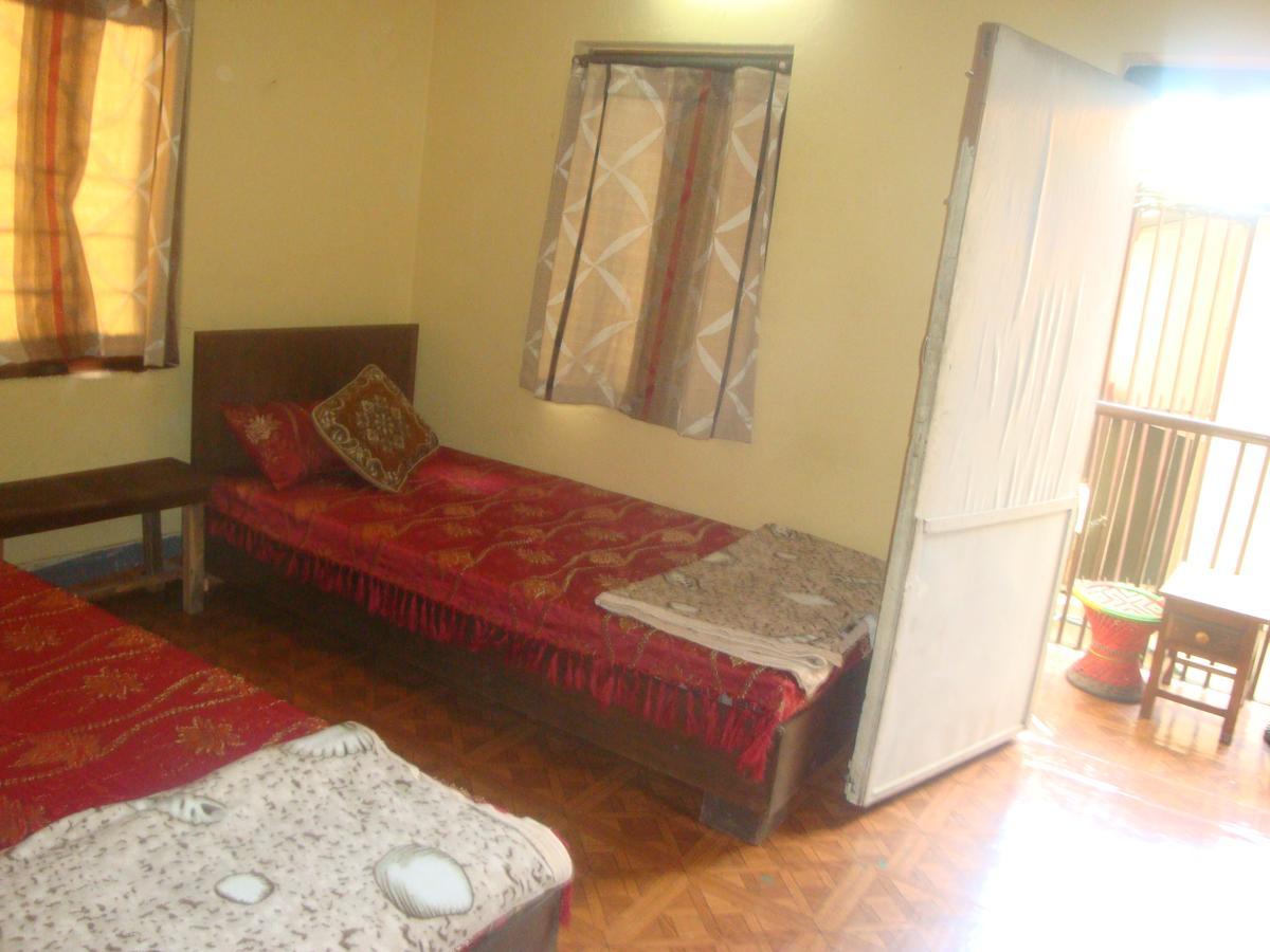 The Nepali Hive Hostel Kathmandu Bagian luar foto